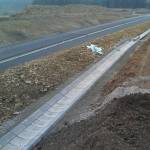 Výstavba odvodňovacích žlabů kolem dálnice D3